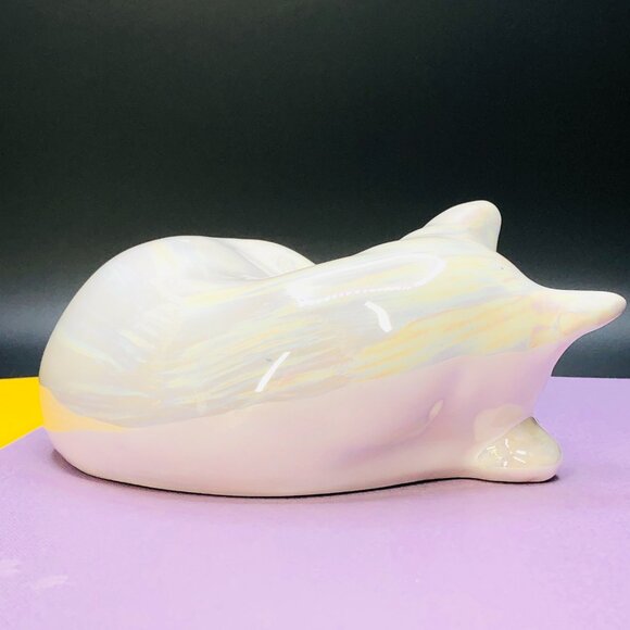 Vintage 80s White Pearlescent Ceramic Sleeping Cat Figurine - Oil Spill Glaze - Picture 4 of 10